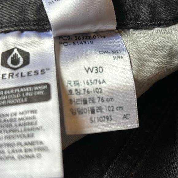 Levi 501 Jean shorts - Picture 3 of 4